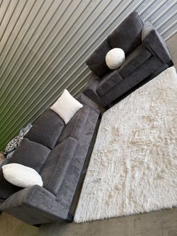 2pc Ashley furniture couch sofa set (DELIVERY AVAILABLE)