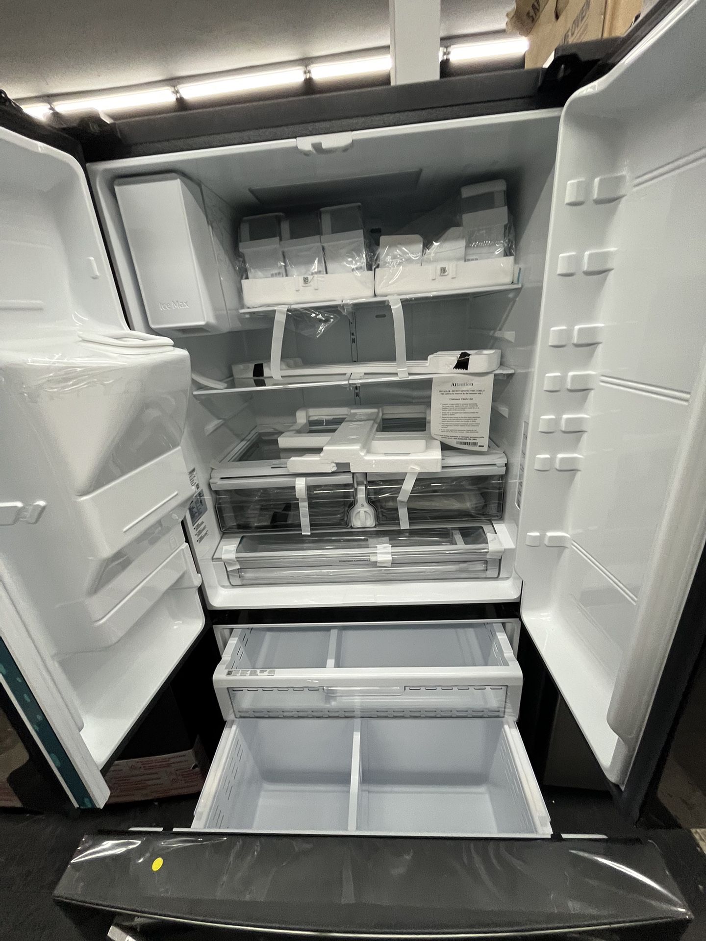 Samsung Black Stainless Refrigerator With Ice And Water