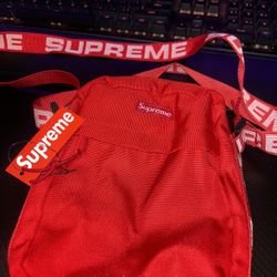 Supreme Shoulder Bag Red