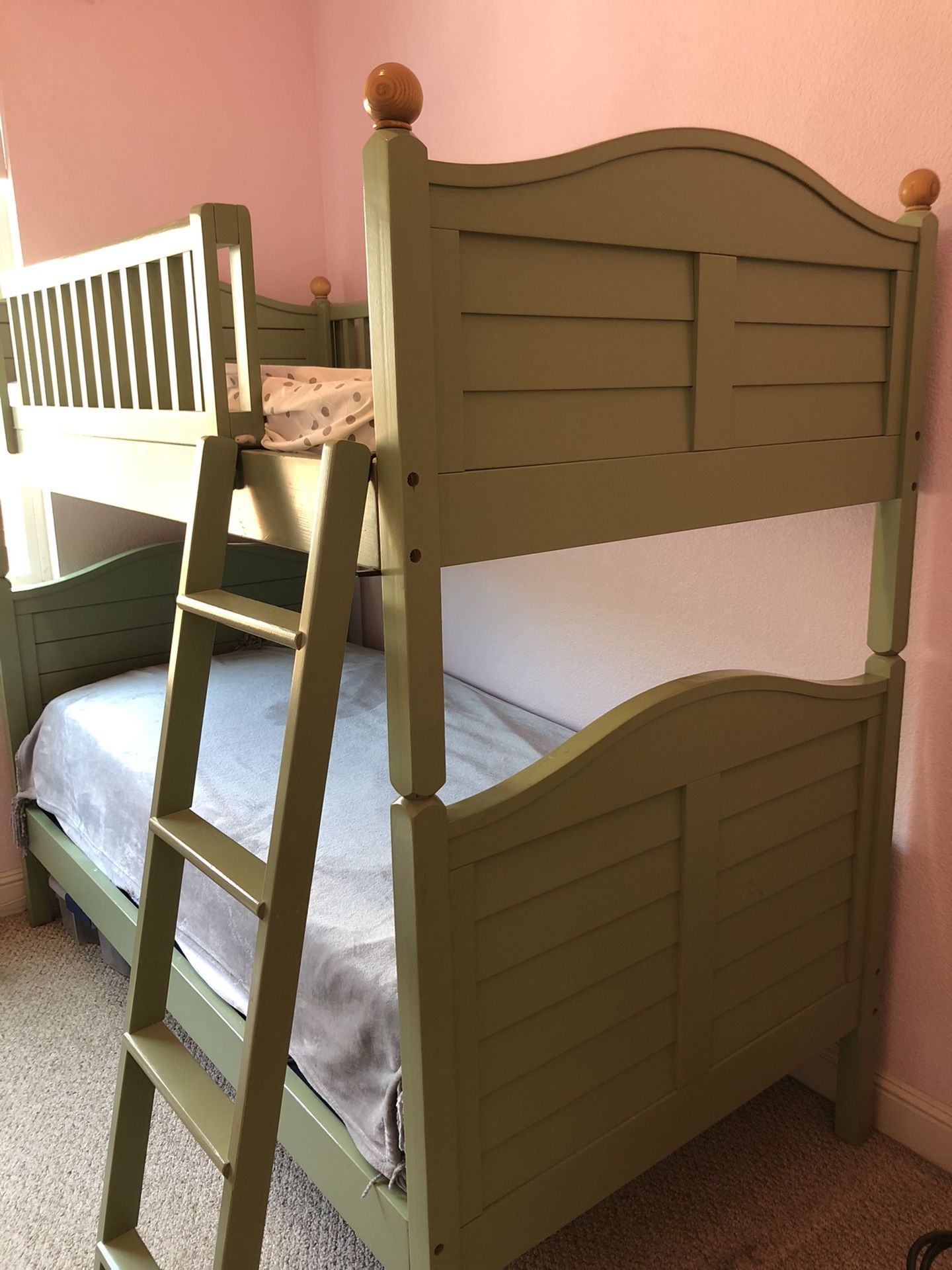 Vermont Tubbs Twin Bunkbeds, Dresser And Mirror Set