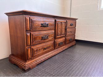 Vintage 9 drawer dresser