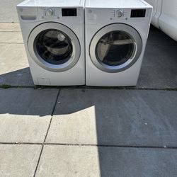 Nice Kenmore Washer/Dryer (Electric Dryer + Stackable)