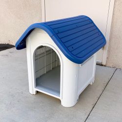 $50 (New) Plastic dog house (size small) pet indoor outdoor all weather shelter cage kennel 23x30x26”