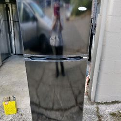 Kenmore Black Apartment Size Refrigerator,- Can Deliver 