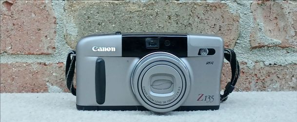 Vintage Canon Sure Shot Z135 35MM Camera