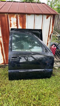 2004 Chevy suburban right and rear passenger doors