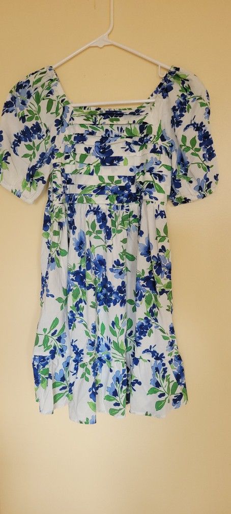 7 peices girls clothes Size 10-12 . 4 dresses . 2 skirt and 1 shirt all $22