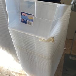 Plastic Containers. (16x11x7)