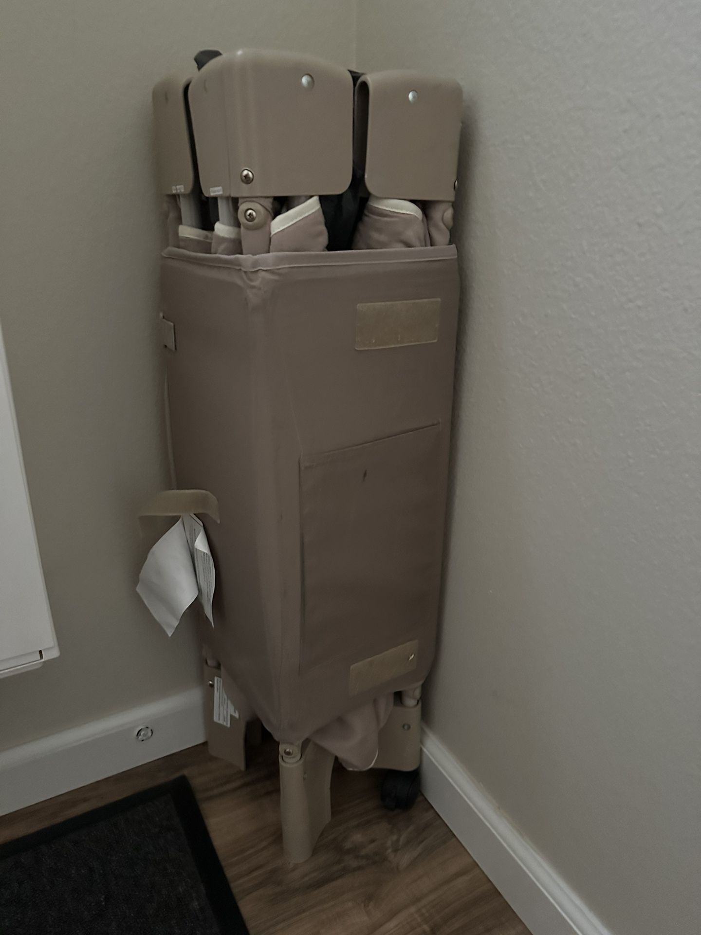 Arm’s Reach Co-Sleeper bedside bassinet