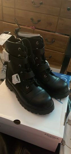 Arizona Women’s Boots Size 6