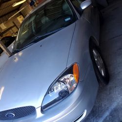 2005 Ford Taurus