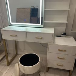 Vanity With Mirror Lights And Chair 