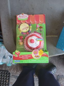 STRAWBERRY SHORTCAKE BERRY & BEAD STRAWBERRY SHORTCAKE JUICE SHOP