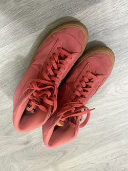 Nike salmon size 9