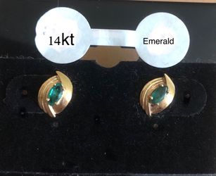 14kt emerald pierced earrings