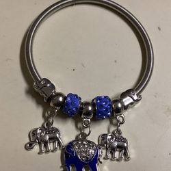 Beautiful Silver bracelet with Silver Elephant charms 