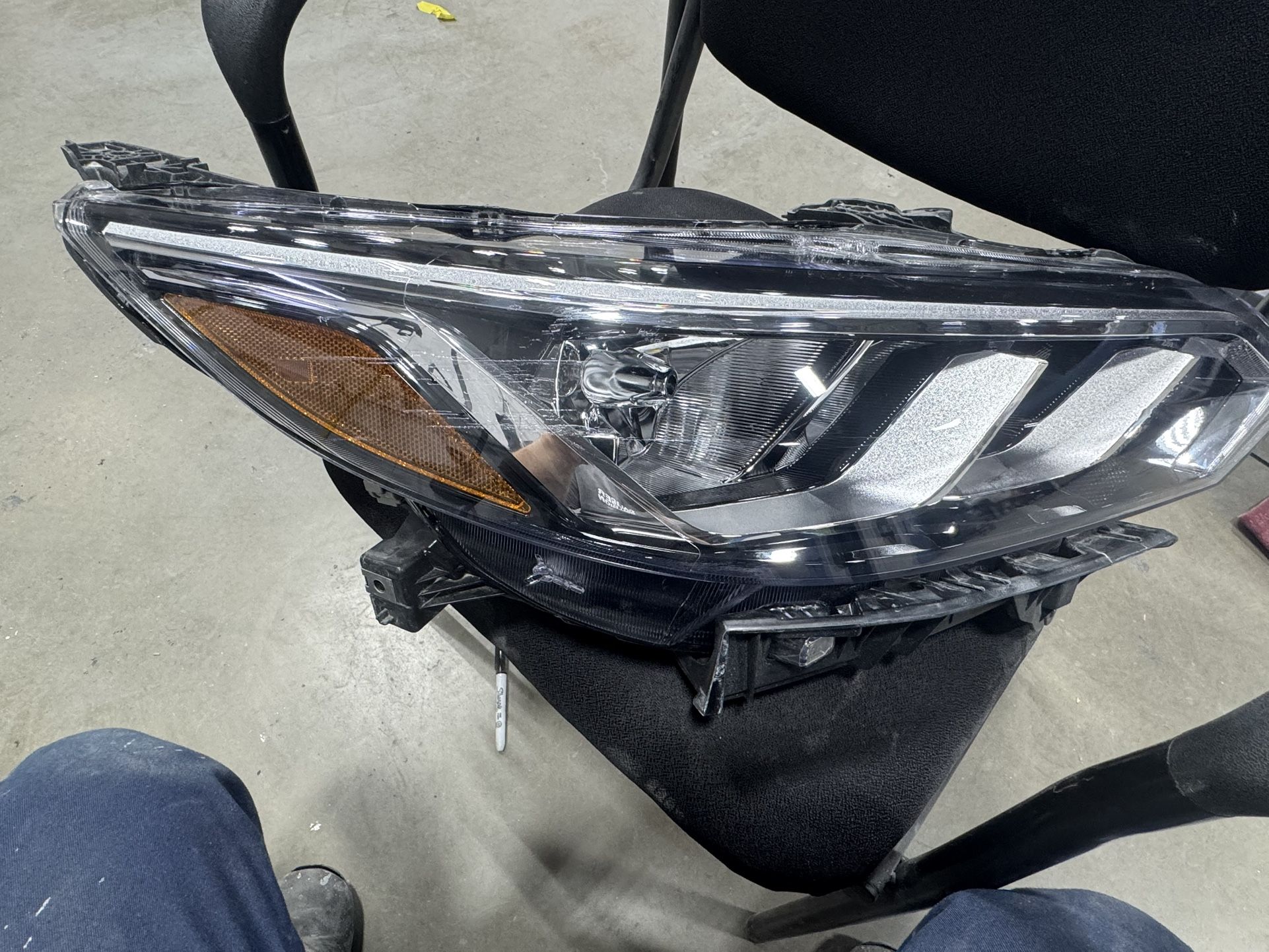 260106LBOA 2020 2021 2022 2023 nissan sentra halogen front right oem headlight