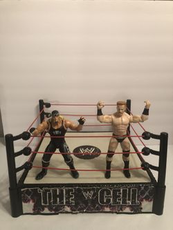 WWE HELL IN A CELL WRESTLING RING (MATTEL) with NWO Hulk Hogan & Sheamus figures