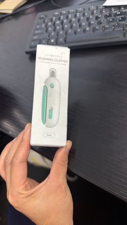Petgravity Pet Nail Clipper – Blue Pet nail clipper with a customizable round-hole design for trimming pet nails. Compact handheld design. Comes with
