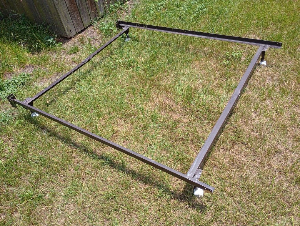 Bed Frame Metal Rails on Wheels Adjustable Queen Full Twin Size *25.00*