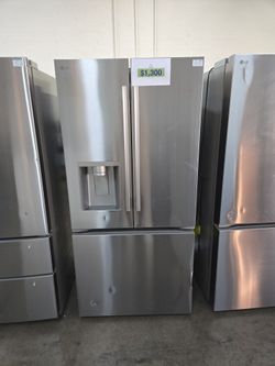 LG 33" French Door Refrigerator — Fits Tight Spaces — $1,000