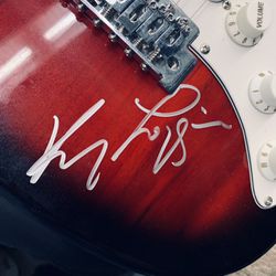 Autographs  Guitar Autographed Kenny loggins 