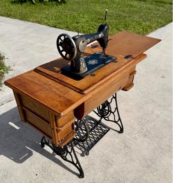 Vintage Singer “Red Eye” Sewing machine