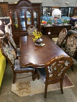 7 pieces dining table