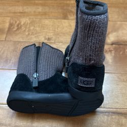 Uggs Boots Little Kid Size 9,5