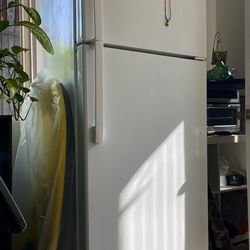 GE Refrigerator