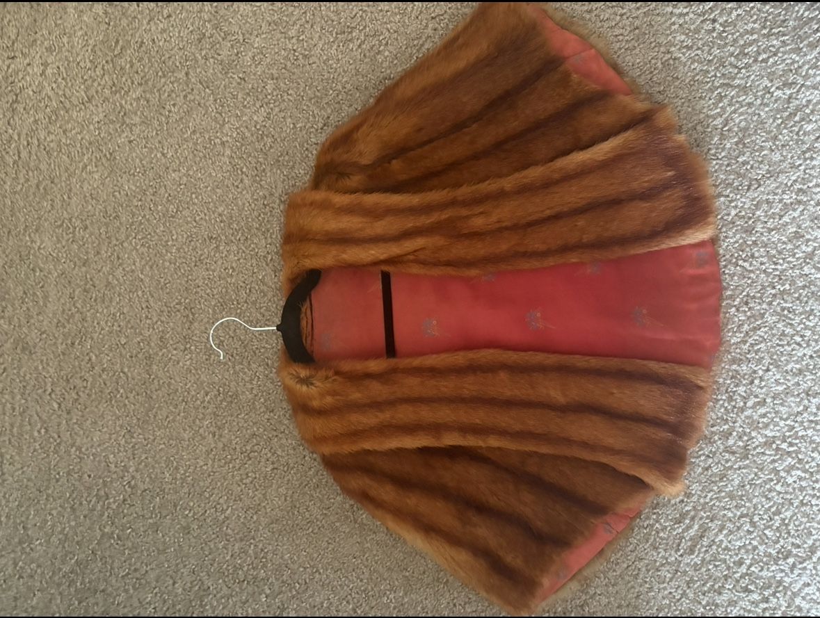 Women’s - Vintage Faux Fur Cape 