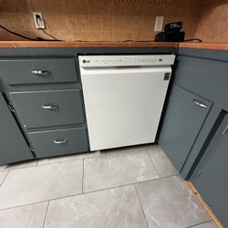 LG QuadWash Dishwasher w/ 3rd Rack - Quiet - Works Great