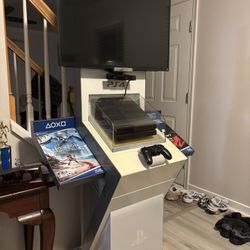 PlayStation 4 GameStop Kiosk (Great Condition)