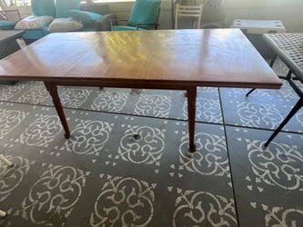 Wood table am chairs 50$