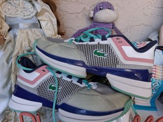 Womens tennis sjoea 7.5 lacoste barely used..