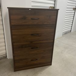4 Drawer Dresser / Delivery Available 