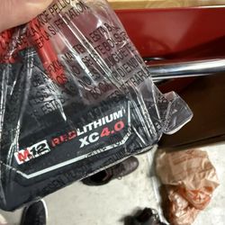 Milwaukee M12 4.0 Battery + Charger 