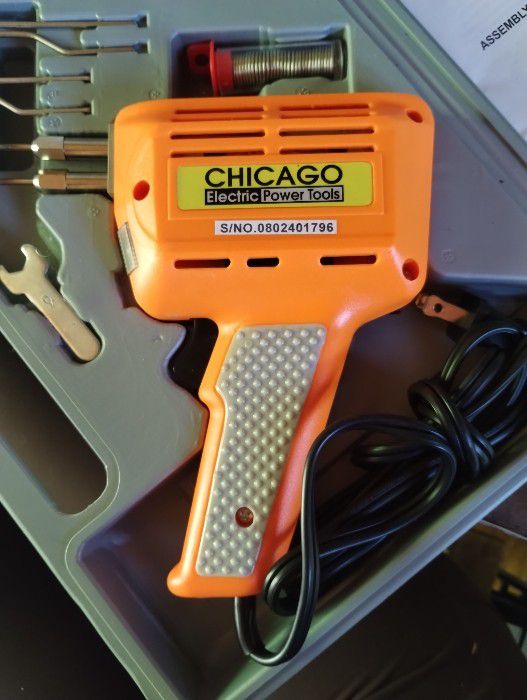 Chicago Electric Power Tools Soldering Gun Kit 180 Watt With Light 