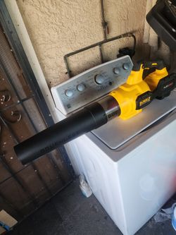 DEWALT
FLEXVOLT 60V MAX 125 MPH 600 CFM Brushless Cordless Battery Powered Blower (Tool Only)