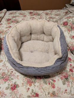 Pet Bed - Small Oval Gray Corduroy w/Sherpa Lining $20