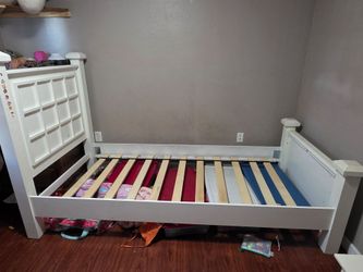 2 twin xl beds available