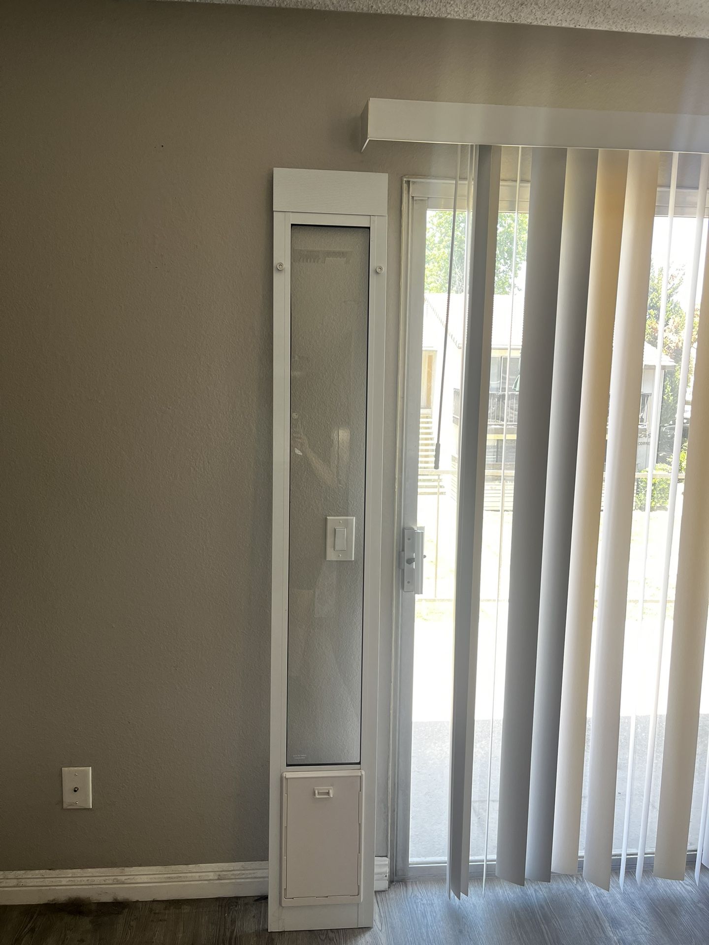 Doggy Door- No Drill Needed. Renter Friendly.
