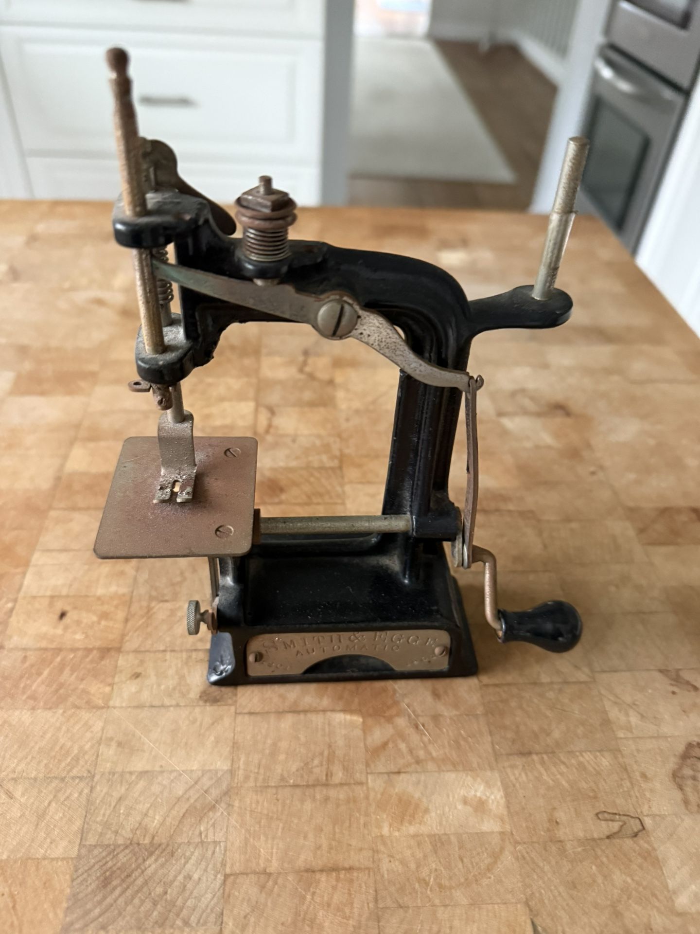 Antique 1901 Smith & Egge Little Comfort Cast Iron Sewing Machine