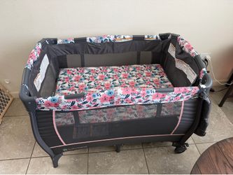 Baby Trend Crib grey mouse colour