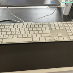 Apple Keyboard W Cable Chord