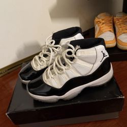 Concord 11s Authentic Wit Box Size 7.5 Slightly Used Send Offers