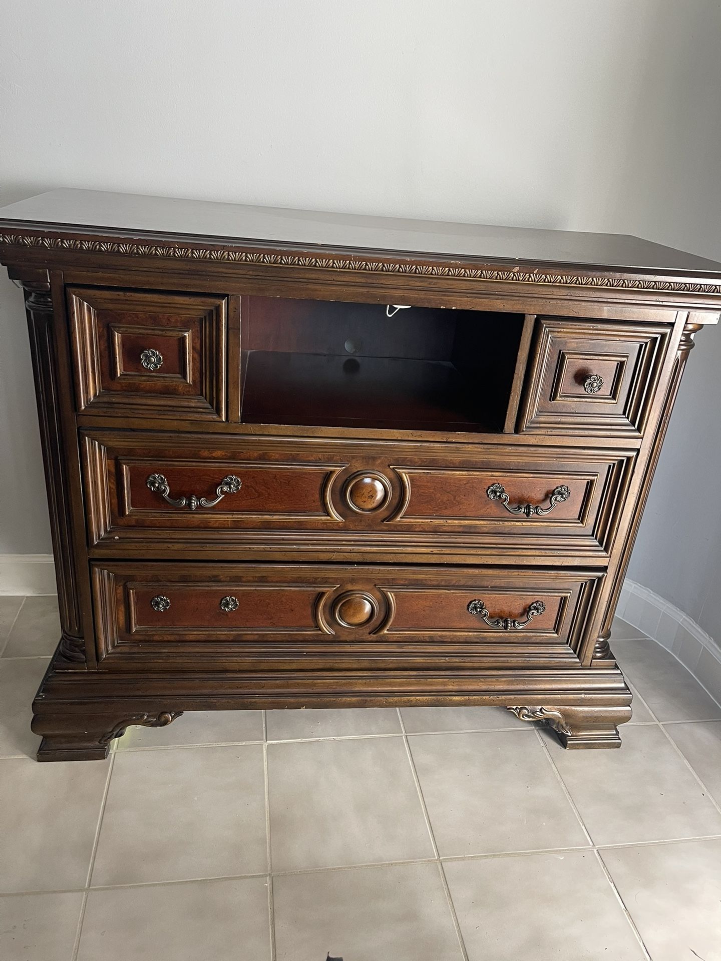 Tv stand