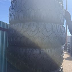 37x12.50R20 Milestar Tires Set 