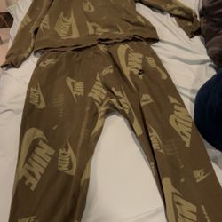 Nike swoosh Tracksuit, army green 