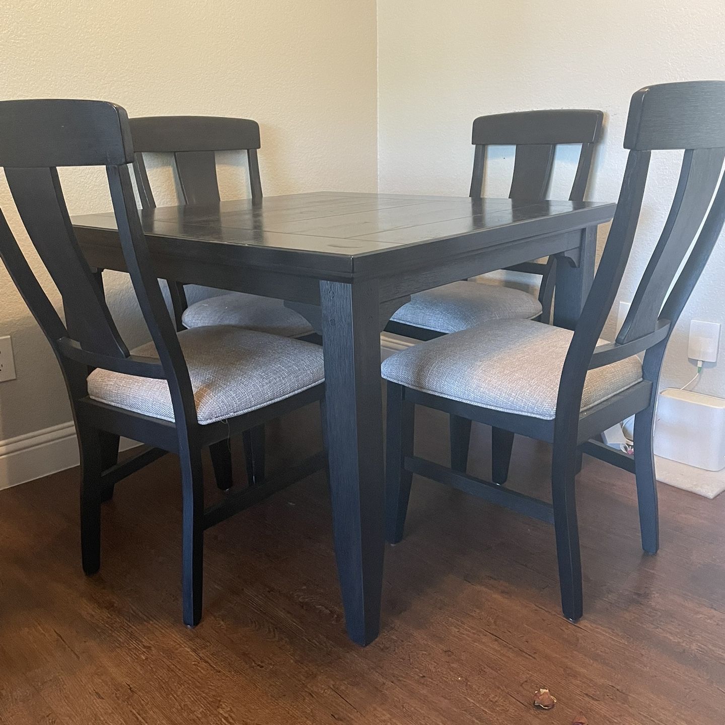 Dining Table And Chairs 